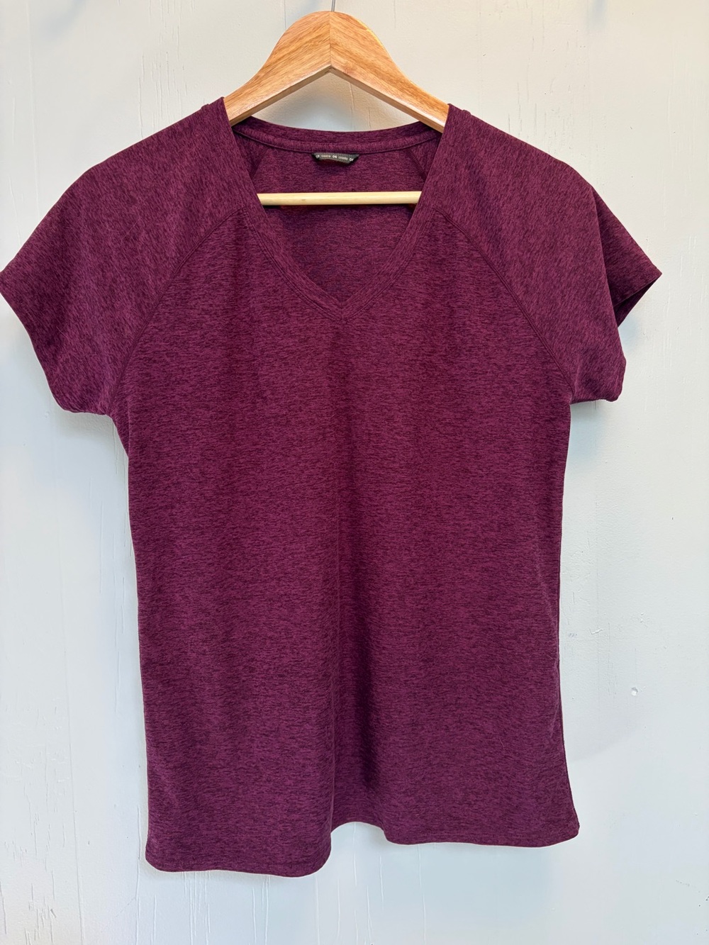 Oiselle V-Neck Short Sleeve Running Tee Plum Burgundy Heather Size 6 Athletic